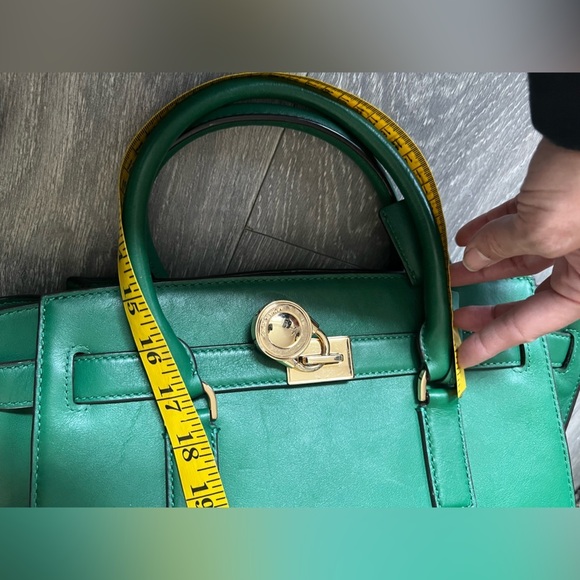 Michael Kors Hamilton Padlock and Key Traveller Bag in Gooseberry Green. - Picture 16 of 16